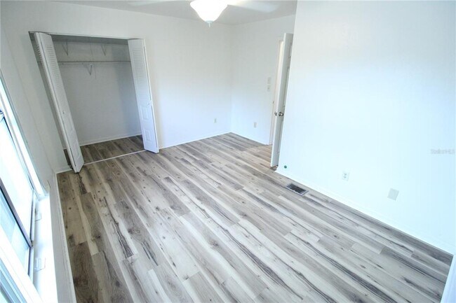 Building Photo - 3933 SW 26th Dr
