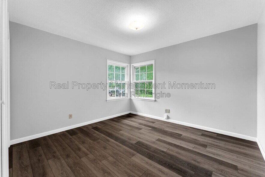 Building Photo - 2105 S Barcliff Ave
