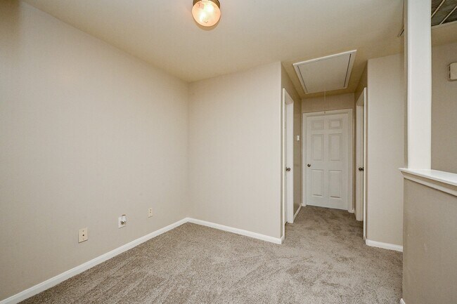 Building Photo - 6127 Yorkglen Manor Ln