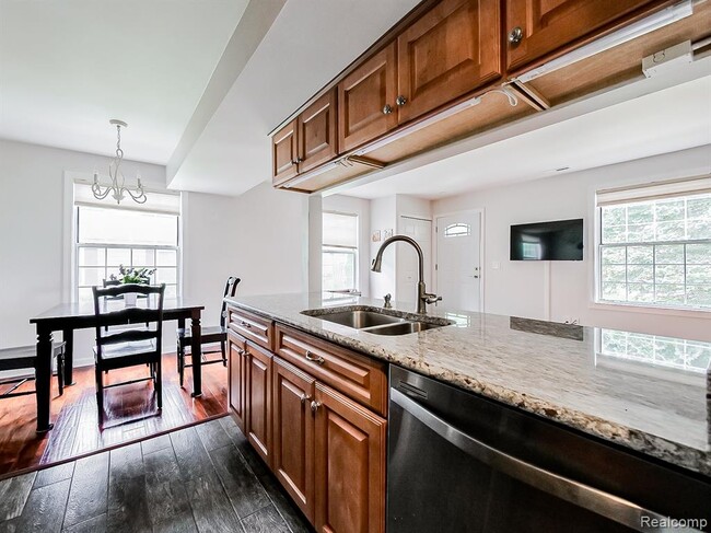 Building Photo - 3115 Sunnyside Ct