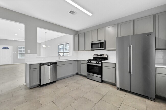 Building Photo - 974 Ellington St