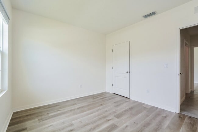 Building Photo - 3700 Holly Grove Ln