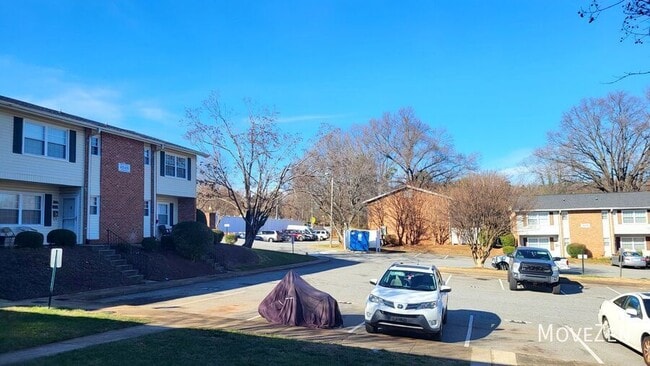 Building Photo - 422 Muirs Chapel Rd