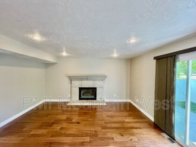 Building Photo - 499 N 200 W