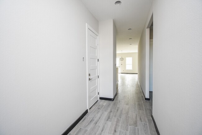 Building Photo - 209 Silverleaf Rd