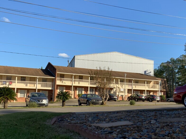 Best Value under $900! Blainewood Oaks, - 601 N 31st Ave