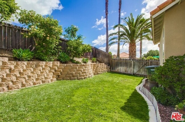 Building Photo - Fallbrook 3 Bedroom plus