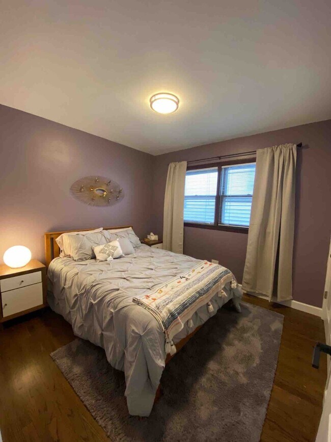 Building Photo - Spacious Main-Floor 2-Bedroom, 1.5-Bath Home