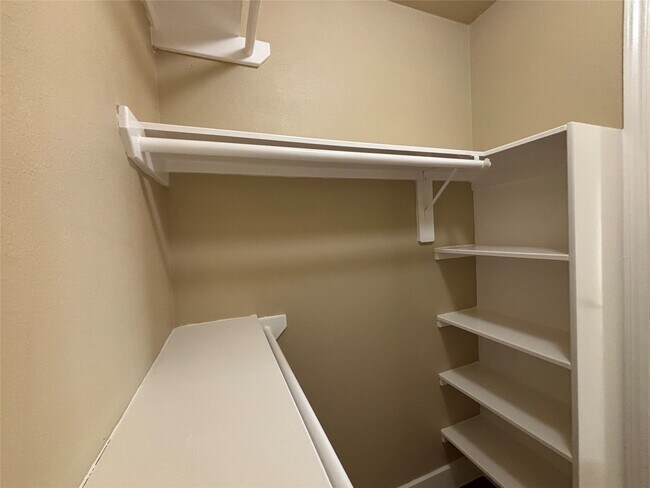 Building Photo - 10831 Harston Dr