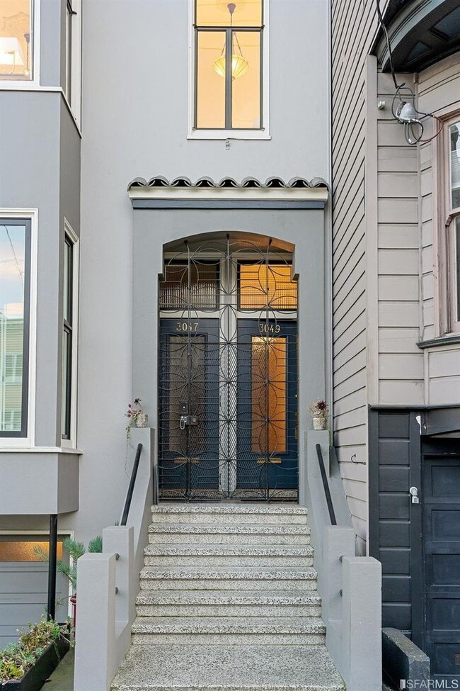 Building Photo - NEW! Stunning Pacific Heights Top-Floor Co...