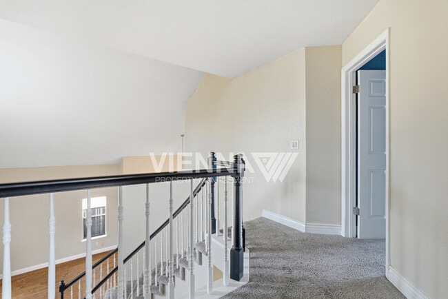 Building Photo - 2212 Thurton Dr