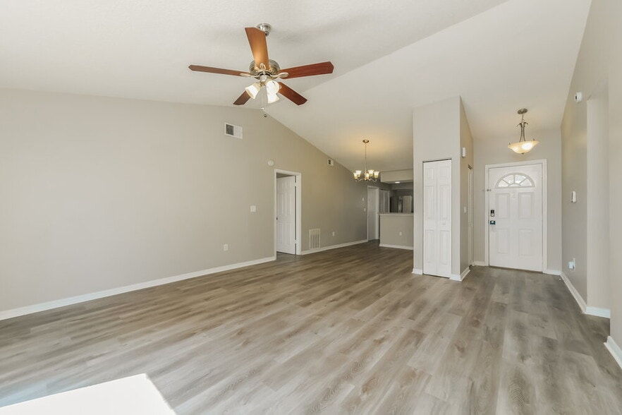 Building Photo - 351 Montgomery Ct