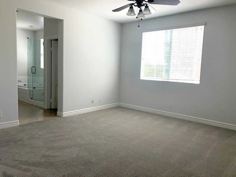 Master bedroom - 2 Cousteau Ln