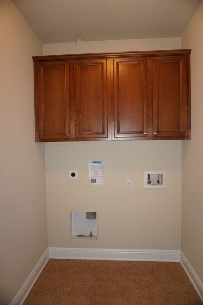 Building Photo - Crestivew: 4 Bedroom in Liberty Oaks