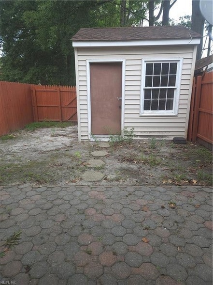 Building Photo - 330 Kinsmen Way