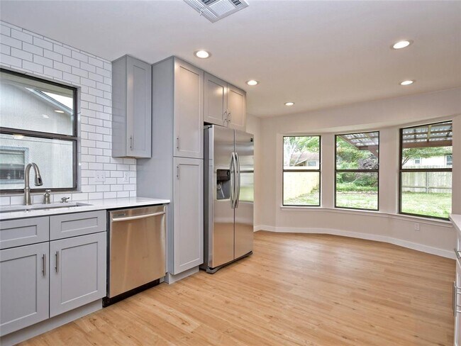 Building Photo - 413 Arrow Head