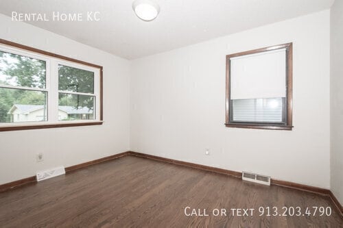 Building Photo - 9420 Walmer-
