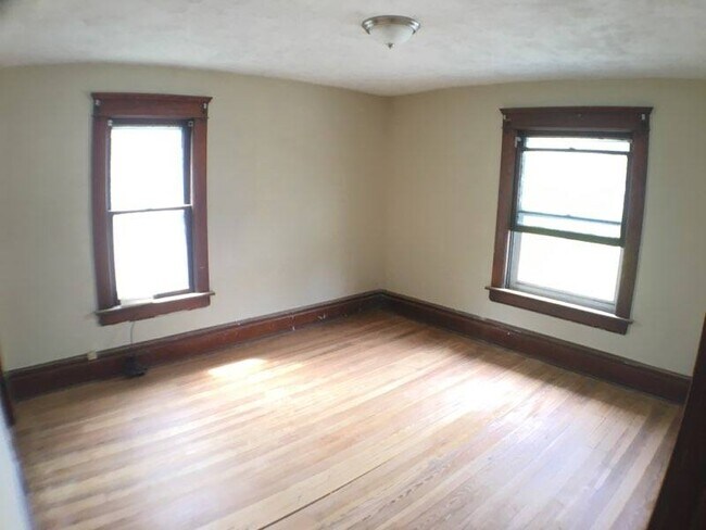 Building Photo - 469 Rhodes Ave
