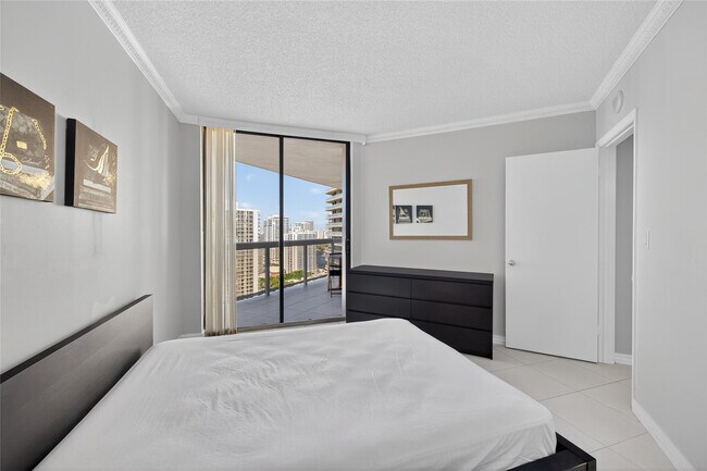 Building Photo - 20185 E Country Club Dr