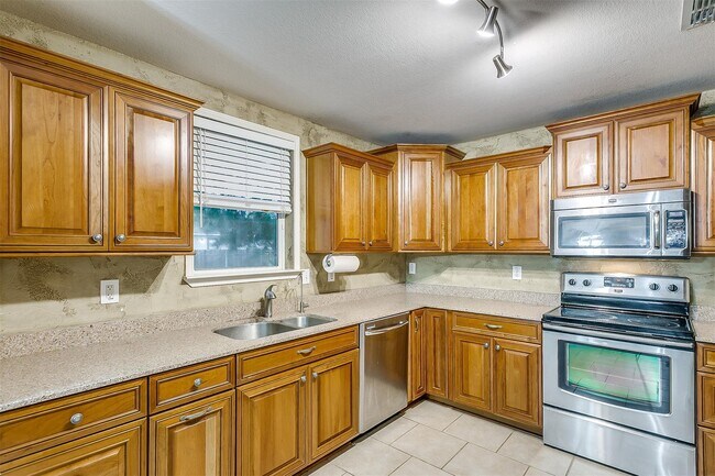 Building Photo - 1308 Krista Dr