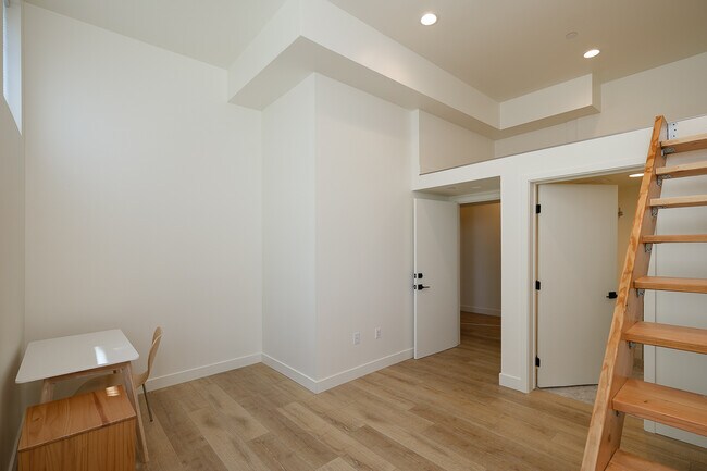 Building Photo - 3045 W Boulevard2A-2A