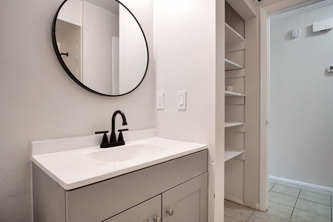 Building Photo - 2287 Avenue G NW