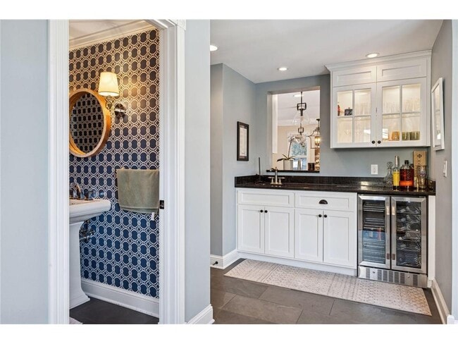 Building Photo - 5 Cooper Ave