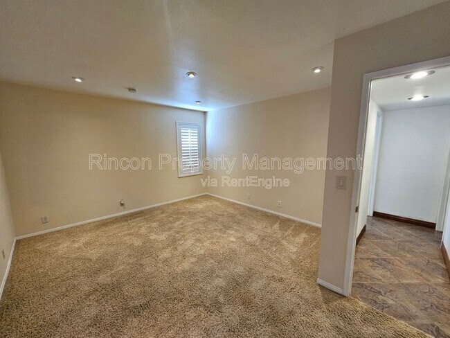 Building Photo - 2632 Captains Ave