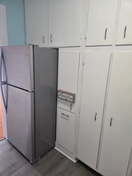 Building Photo - 616 Laurel Dr