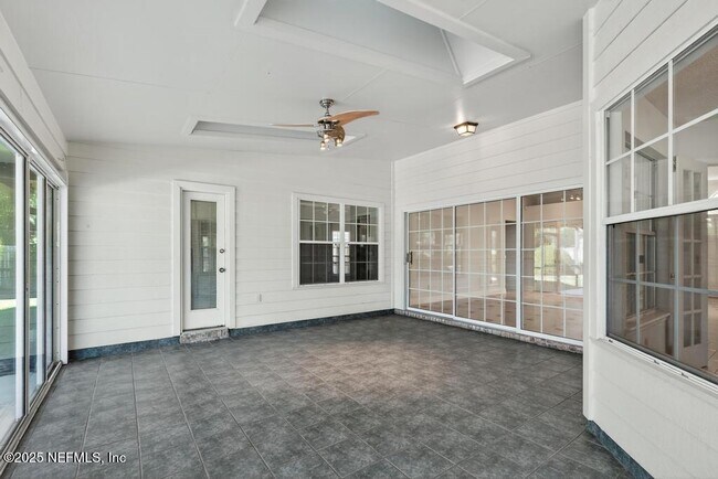 Building Photo - 4851 Jaybird Cir N
