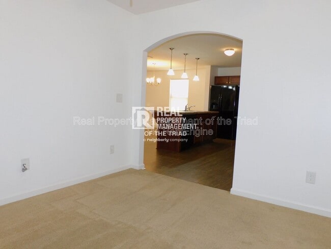 Building Photo - 5013 Red Poll Dr