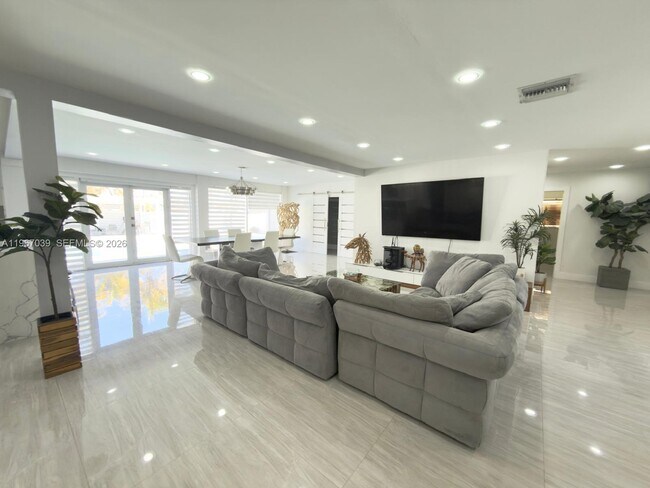 Building Photo - 4801 W Park Rd