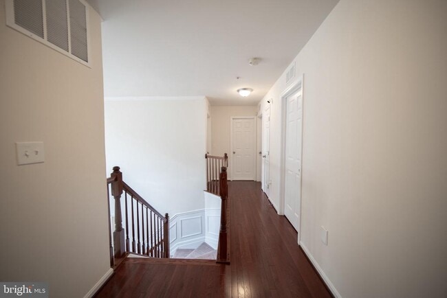 Building Photo - 7356 Tottenham Dr