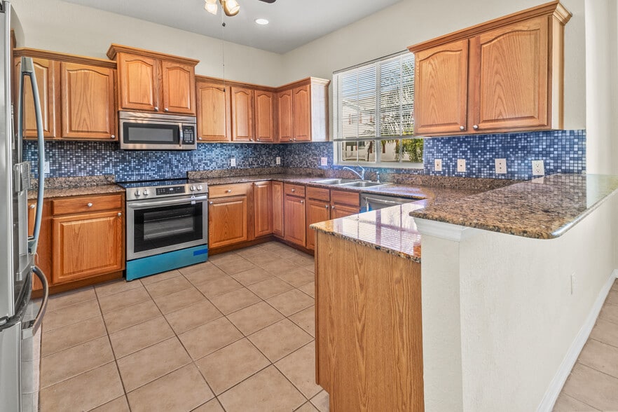 Building Photo - 3409 10th Ln W