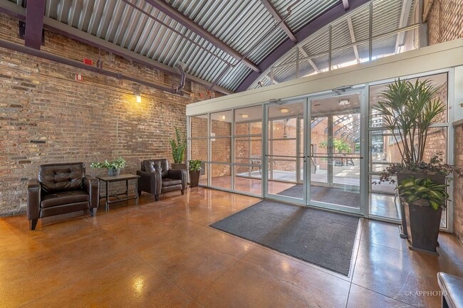 Building Photo - 500 S Clinton St