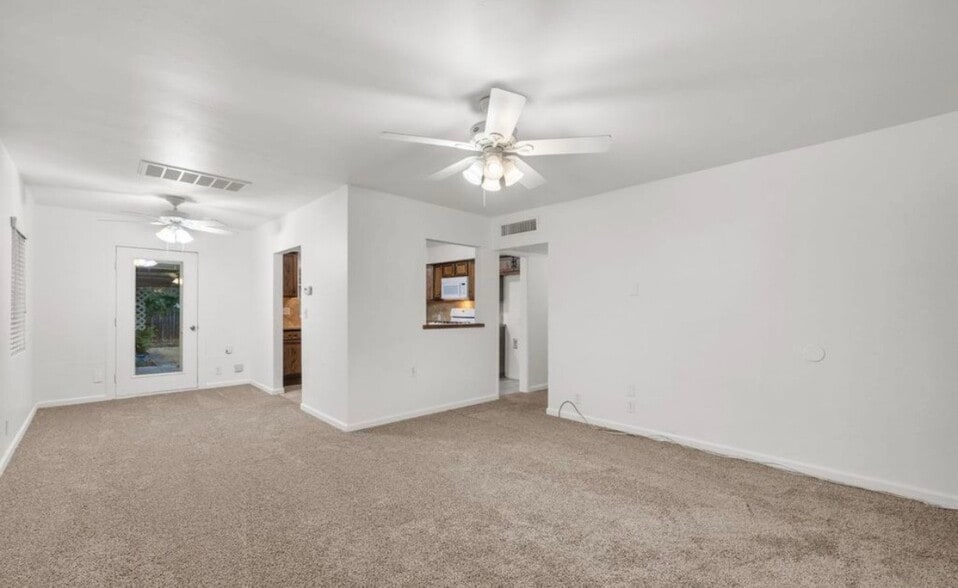 Building Photo - 305 Curran St