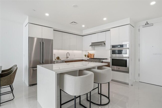 Building Photo - 400 Central Ave