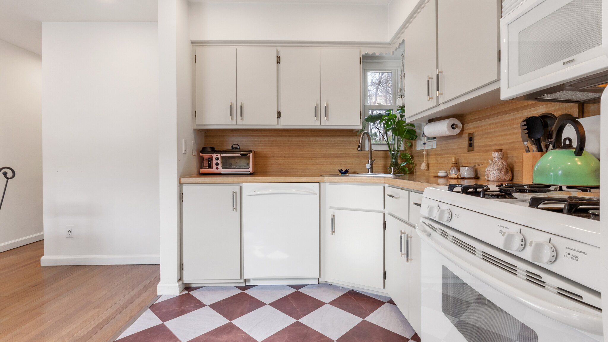 Building Photo - 44 Schlosser Dr