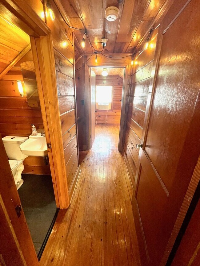 Building Photo - Very Unique 5 Bedroom Home on Large Lot