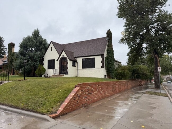 Building Photo - House For Lease