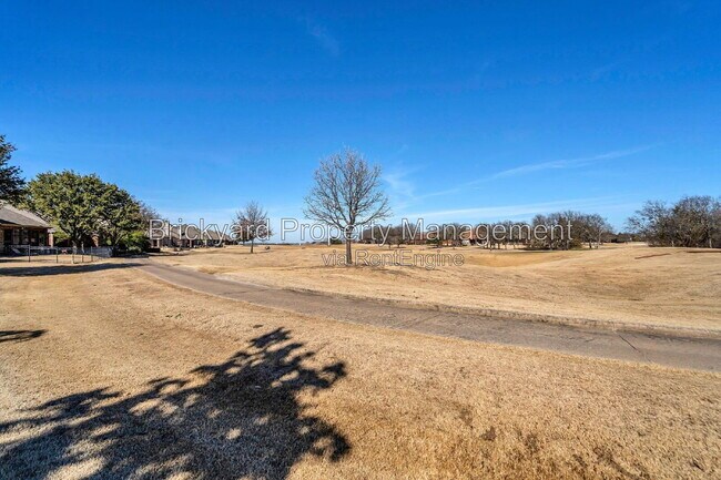 Building Photo - 350 Pine Valley Dr