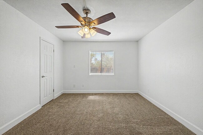 Building Photo - 3825 E Camelback Rd