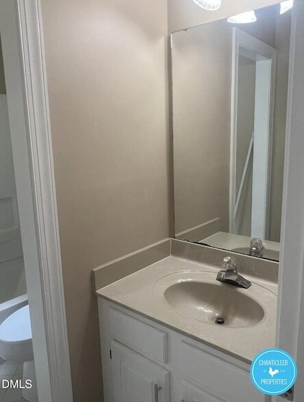 Building Photo - 6923 Sandringham Dr