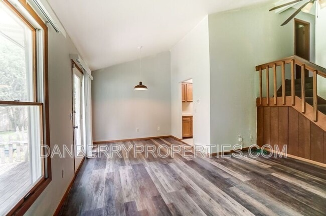 Building Photo - 3164 Kylemore Rd