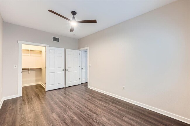 Building Photo - 2106 Cullen Ave