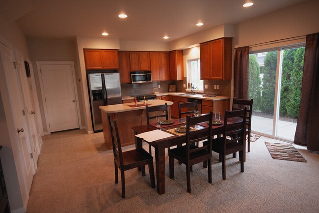 Building Photo - 1635 N Cirque Ln