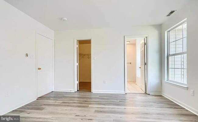 Building Photo - 4 Maya Way