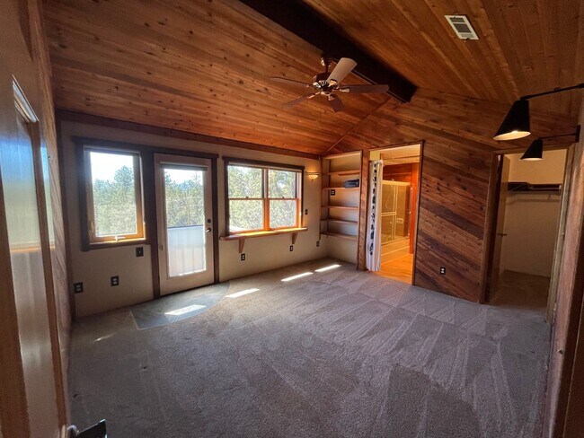 Building Photo - Custom Rustic 4-Bdr on beautiful 5 acres with Greenhouse in Sisters!