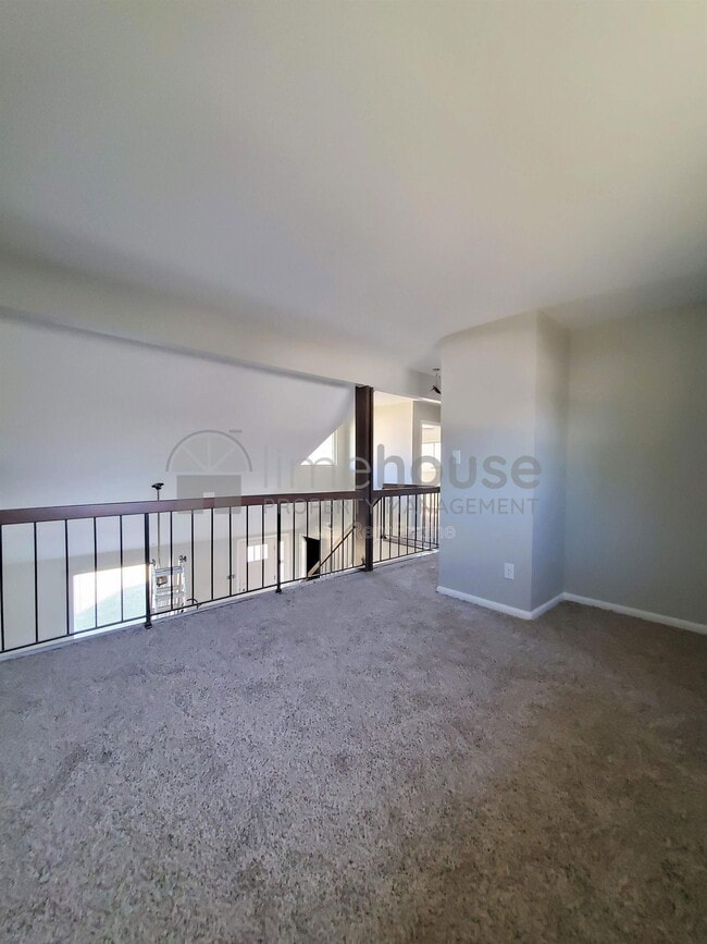 Building Photo - 1553 Beachview Dr