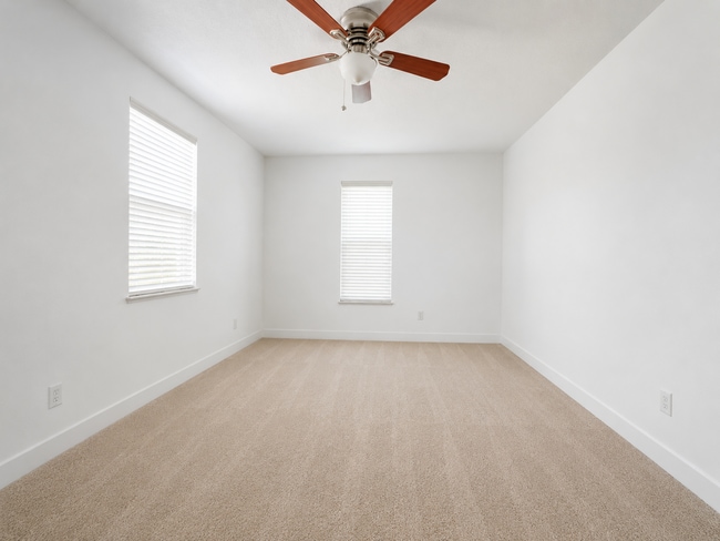 Building Photo - "Spacious & Renovated 4-Bed Oasis with Pool in Boca Raton - 2136 Sq Ft of Elegance!"